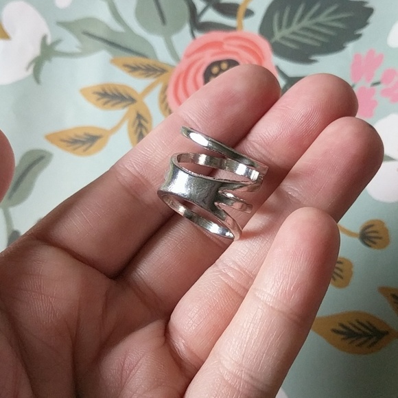 Size 7 silver multilayered ring - Picture 3 of 4